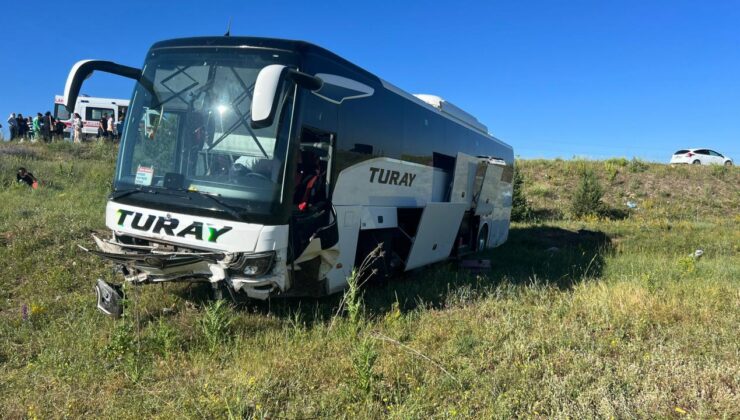 Sivas’ta şarampole inen yolcu otobüsünde 8 kişi yaralandı