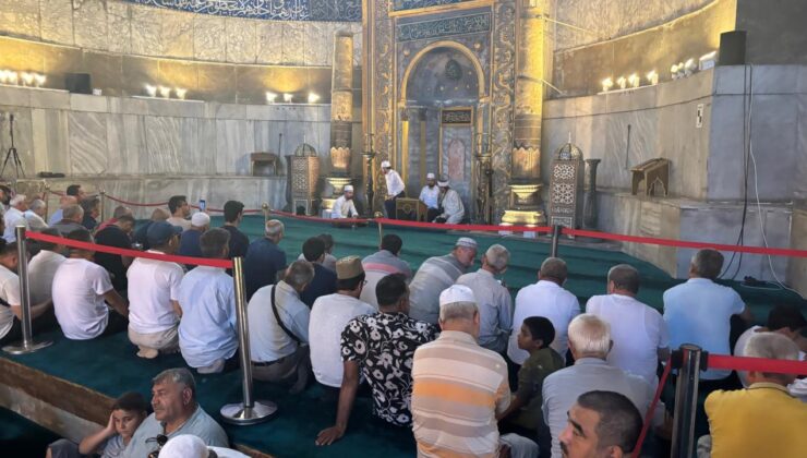 Ayasofya Camii’nde 15 Temmuz şehitleri için hatim duası okundu