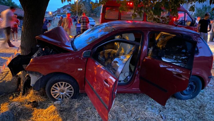 Balıkesir’de feci kaza: Ağaca çarpan otomobildeki 1’i bebek 2 kişi hayatını kaybetti!