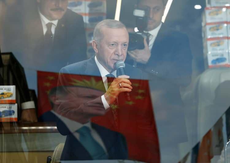 <p>Cumhurbaşkanı Recep Tayyip Erdoğan, cumartesi günü memleketi Rize'deki Ayder Yaylası Koruma ve Yenileme Projesi İl Geneli Kentsel ve Afet Konutları Anahtar Teslimi ve Toplu Açılış Töreni'ne katıldı.</p>