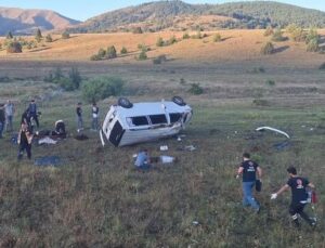 Erzincan’da minibüs devrildi: Can kaybı ve yaralılar var!