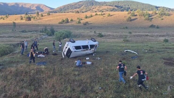 Erzincan’da minibüs devrildi: Can kaybı ve yaralılar var!