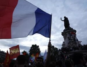 Fransa'da seçimin galibi sol ittifak, Cumhurbaşkanı Macron'a seslendi: "Hükümeti kurma çağrısı bekliyoruz" | Dış Haberler