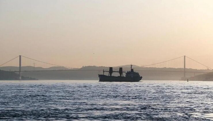 İstanbul Boğazı çift yönlü trafiğe kapandı!