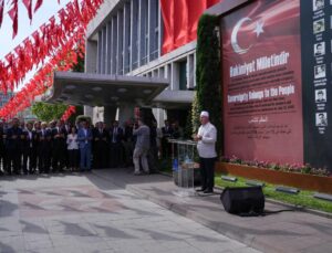 İstanbul Büyükşehir Belediyesi önünde ’15 Temmuz şehitleri’ anıldı