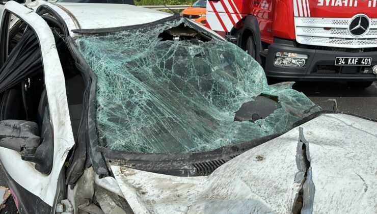 İstanbul’da feci ölüm: Aracın camından fırladı!