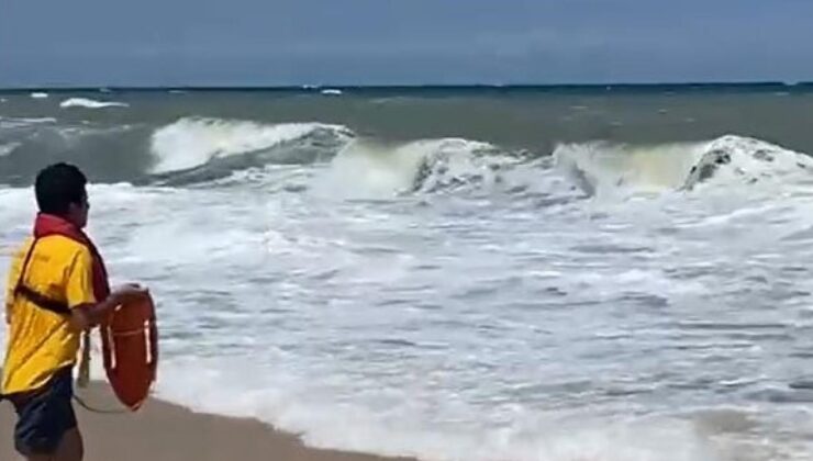 İstanbul’da riskli bölgede denize girdi, ölümle burun buruna geldi