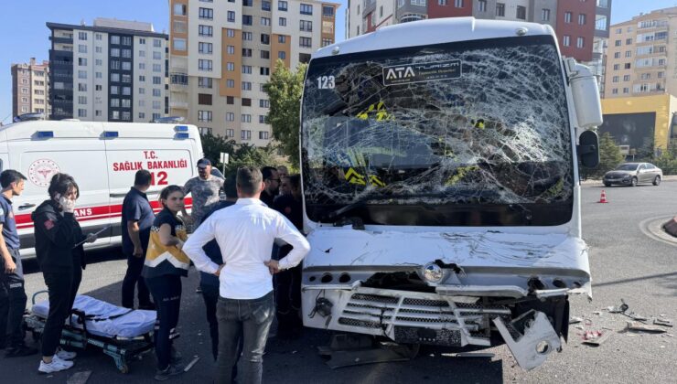 Kamyonla işçi servisi çarpıştı: Çok sayıda yaralı var!