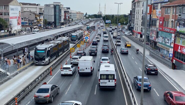 Küçükçekmece’de İBB’nin yol çalışması trafik çilesine döndü