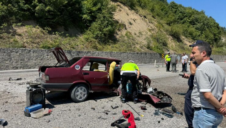 Minibüs ile otomobil çarpıştı: Çok sayıda yaralı var!