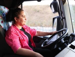 Nakliye firmasının kadın güvenlik görevlisi tır şoförü oldu