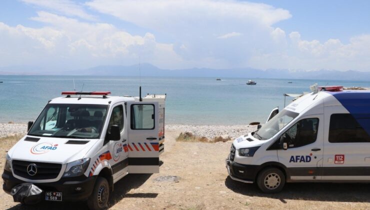 Serinlemek için Van Gölü’ne giren 3 arkadaştan 2’si boğuldu 1’i kayıp!