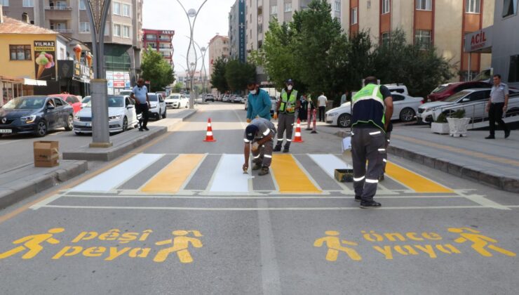 Van’da trafik düzenlemesi: Türkçe ve Kürtçe yazdılar