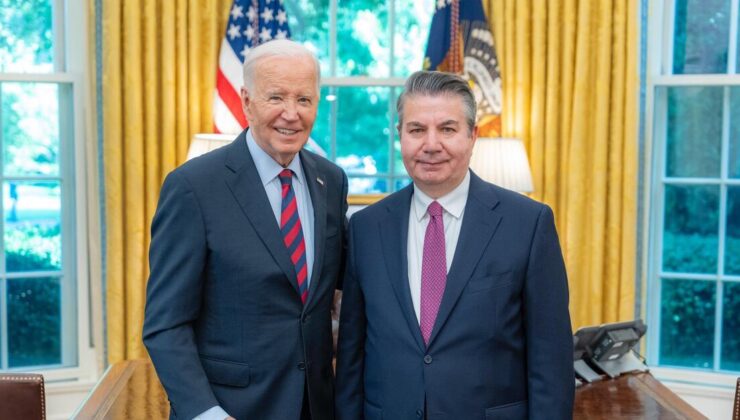 Washington Büyükelçisi Sedat Önal ABD Başkanı Biden'a güven mektubunu sundu | Dış Haberler