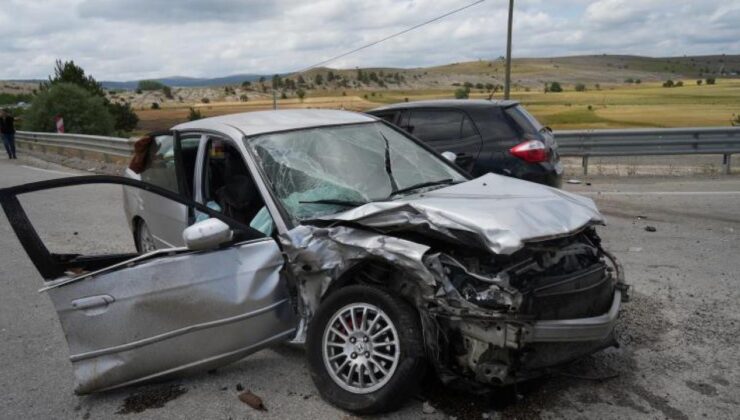 Zincirleme trafik kazası: 1’i ağır, 2’si çocuk 12 yaralı