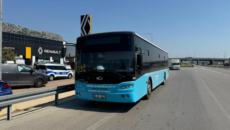 Antalya’da bir yolcu halk otobüsünün anahtarını alıp kaçtı