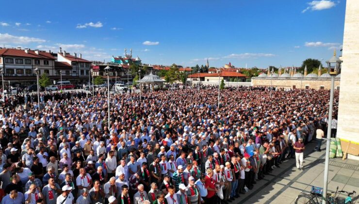 Binlerce Konyalı şehit İsmail Heniyye için gıyabi cenaze namazında buluştu