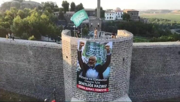 Diyarbakır’da tarihi surlara, İsmail Haniye’nin posteri asıldı