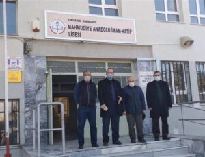 İmam Hatip Lisesi müdüründen skandal paylaşımlar!