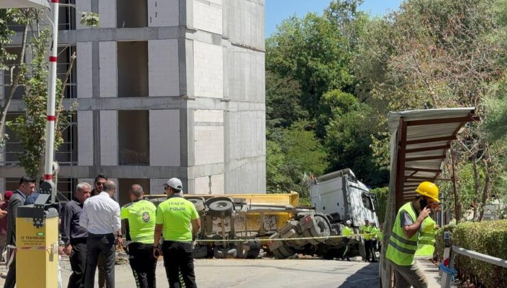 Sarıyer’de hafriyat kamyonu yan yattı: Bir işçi altında kaldı