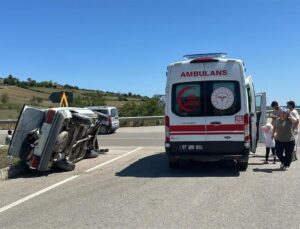 Sinop’ta iki otomobil çarpıştı: 3 yaralı